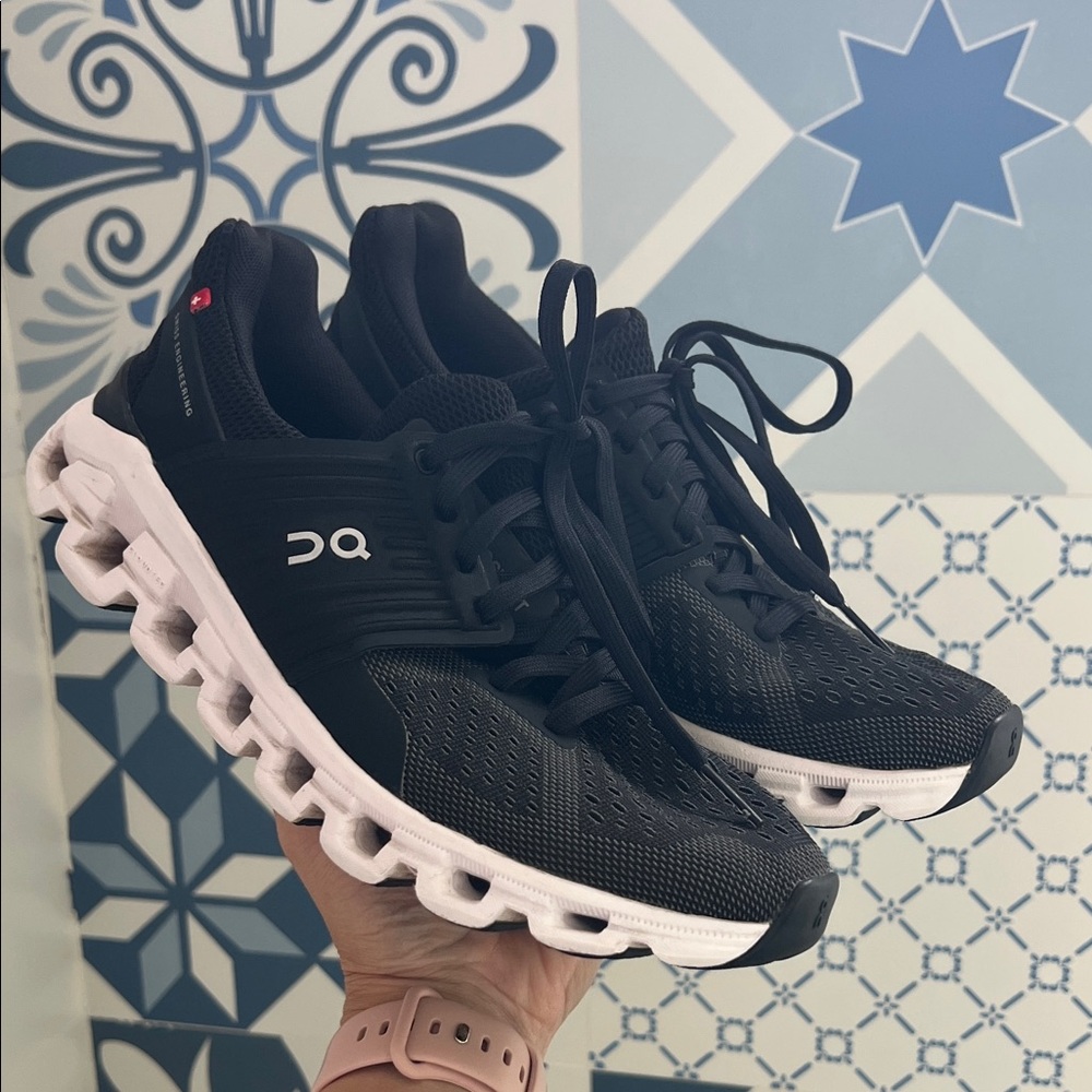 On Cloud Swift Black Shoes 🖤✨